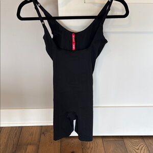 spanx black short sleeve bodysuit size extra small